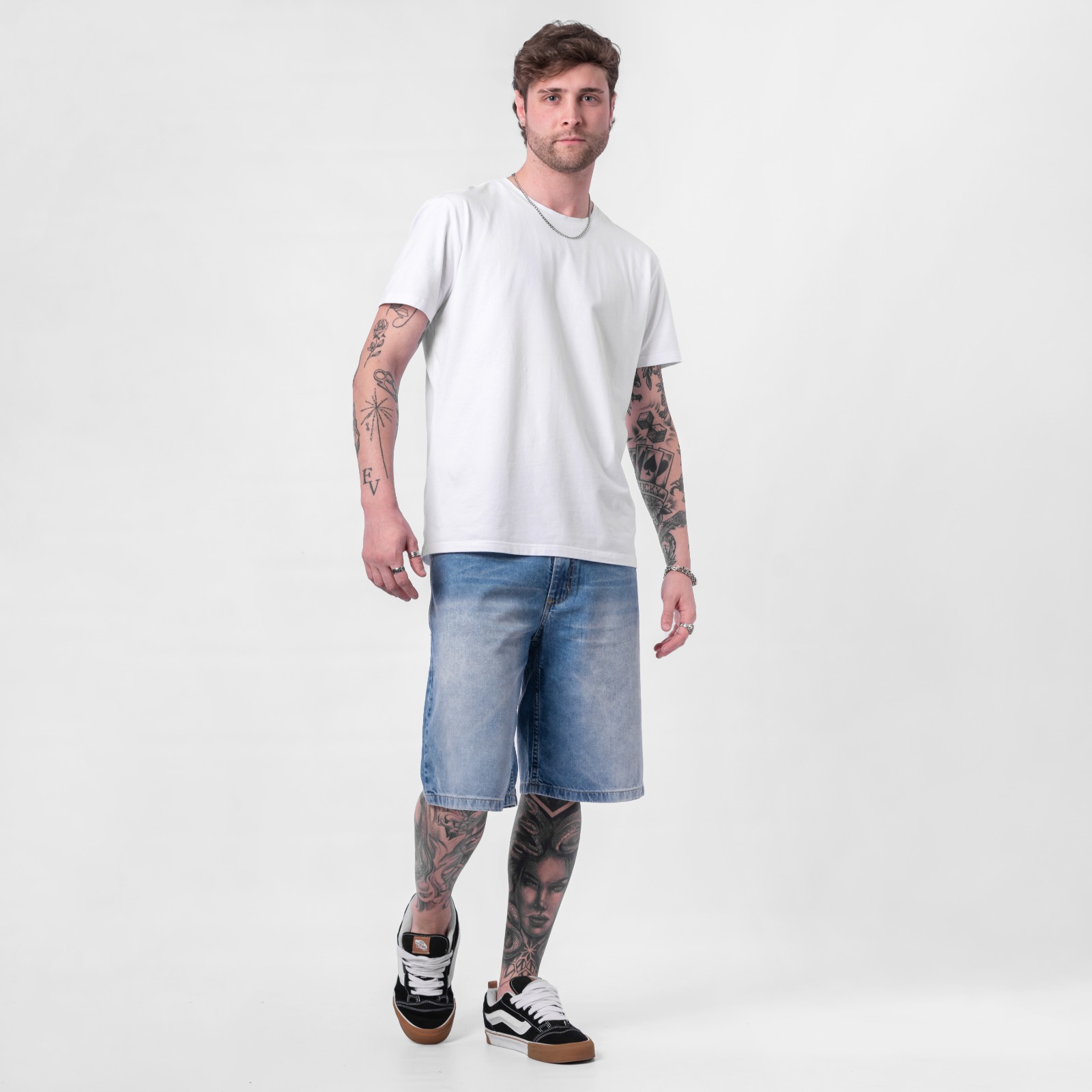 Alternative view of BASTIAN OVERSIZE