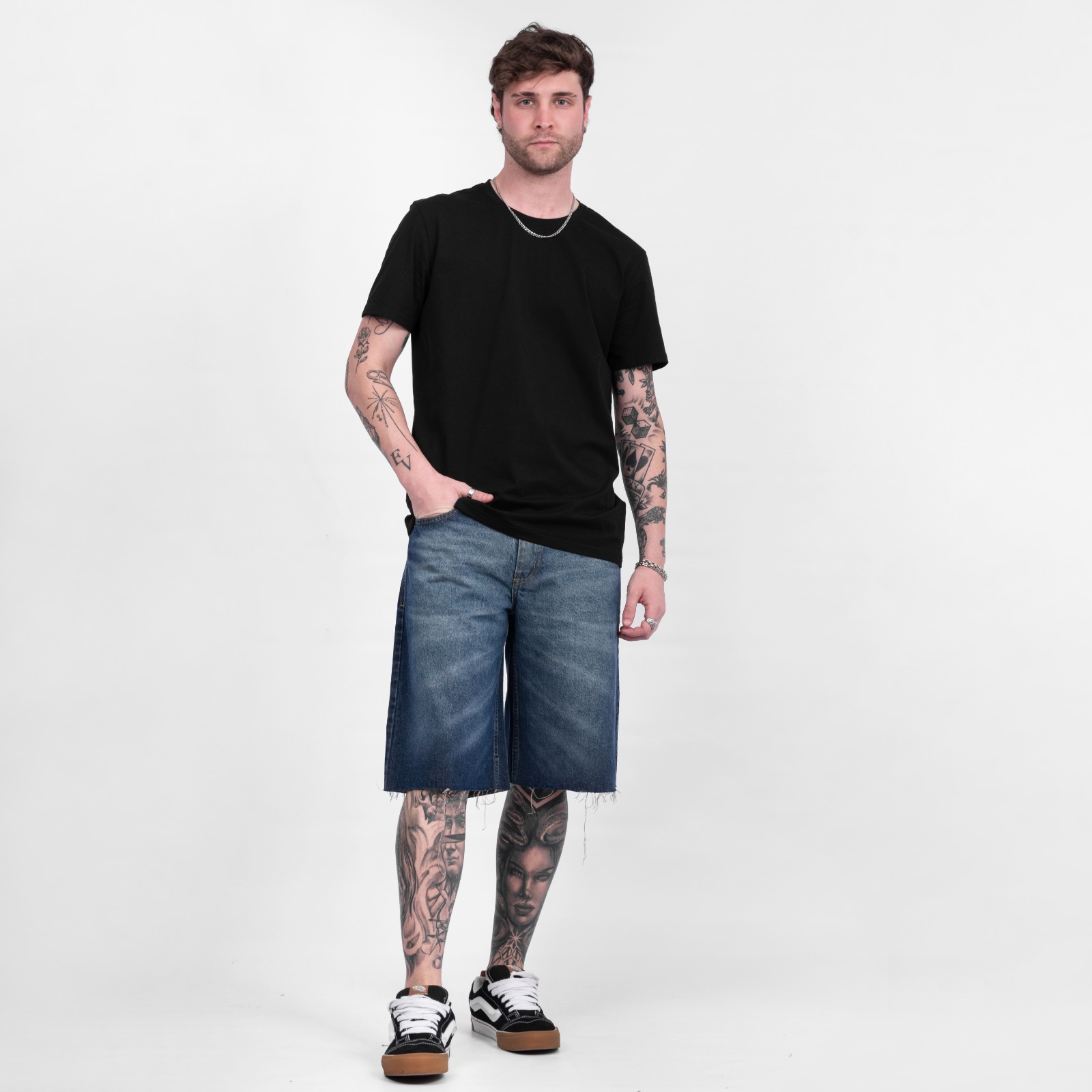 Alternative view of LEONIDAS OVERSIZE