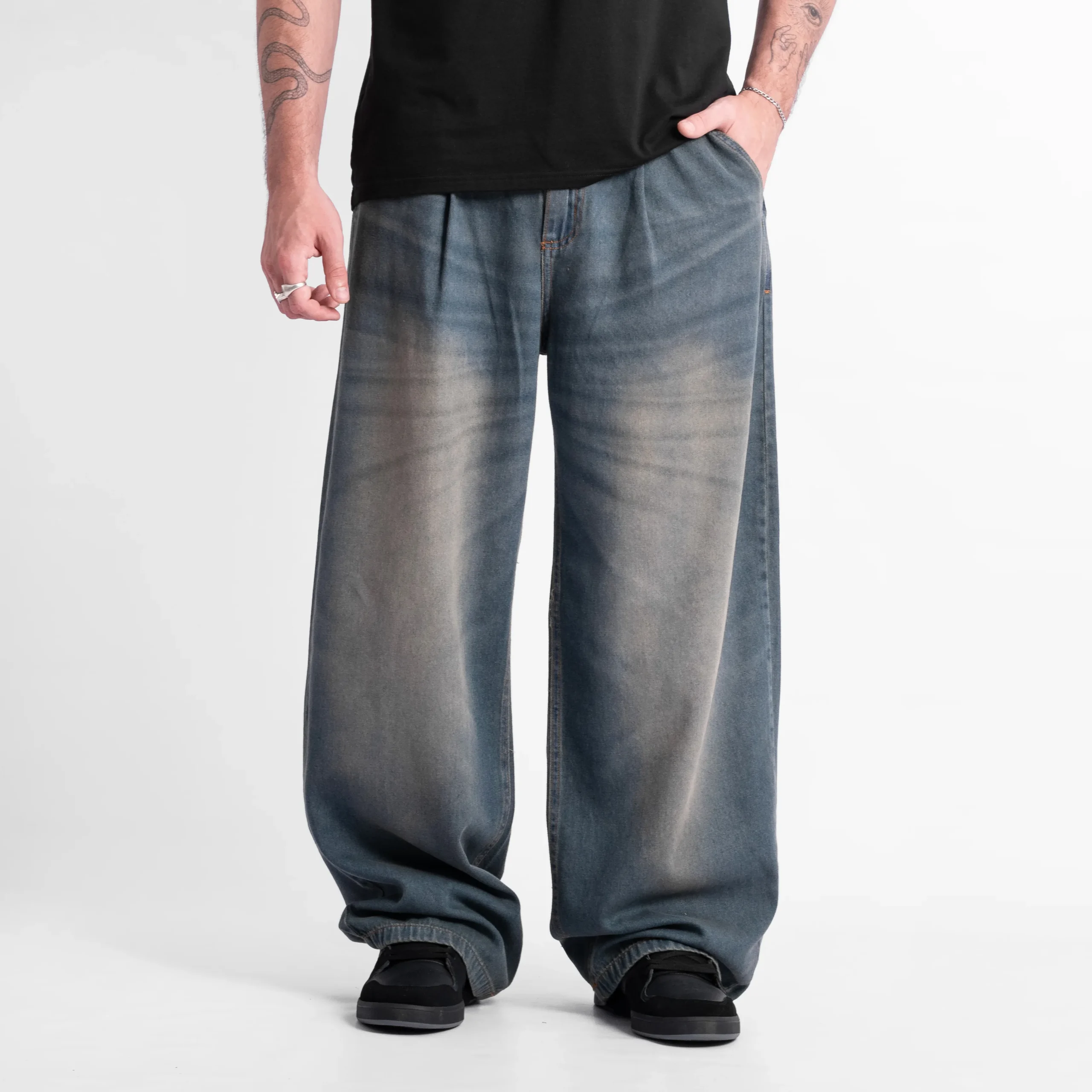 Alternative view of ARJUNA BAGGY