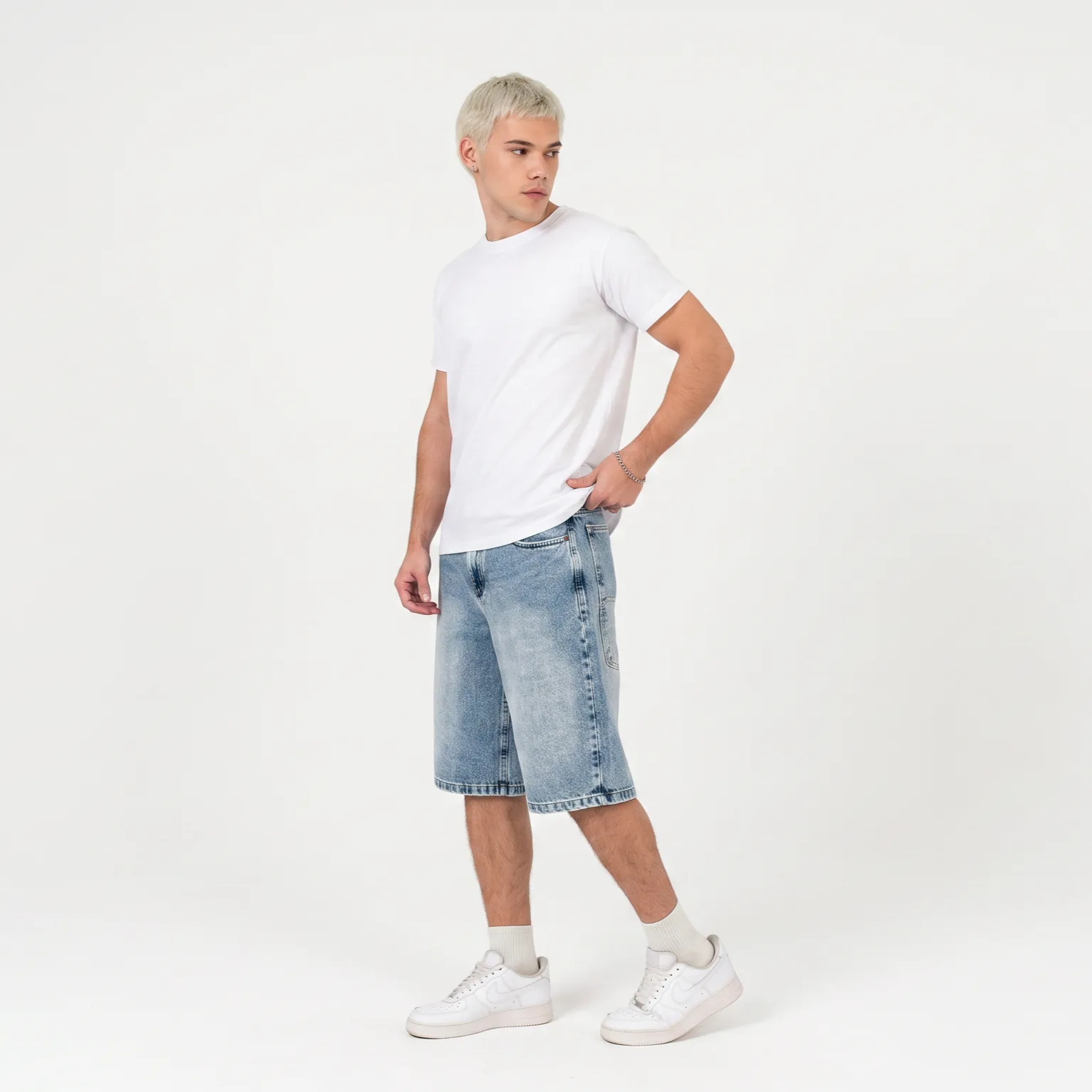 Alternative view of GATON BAGGY