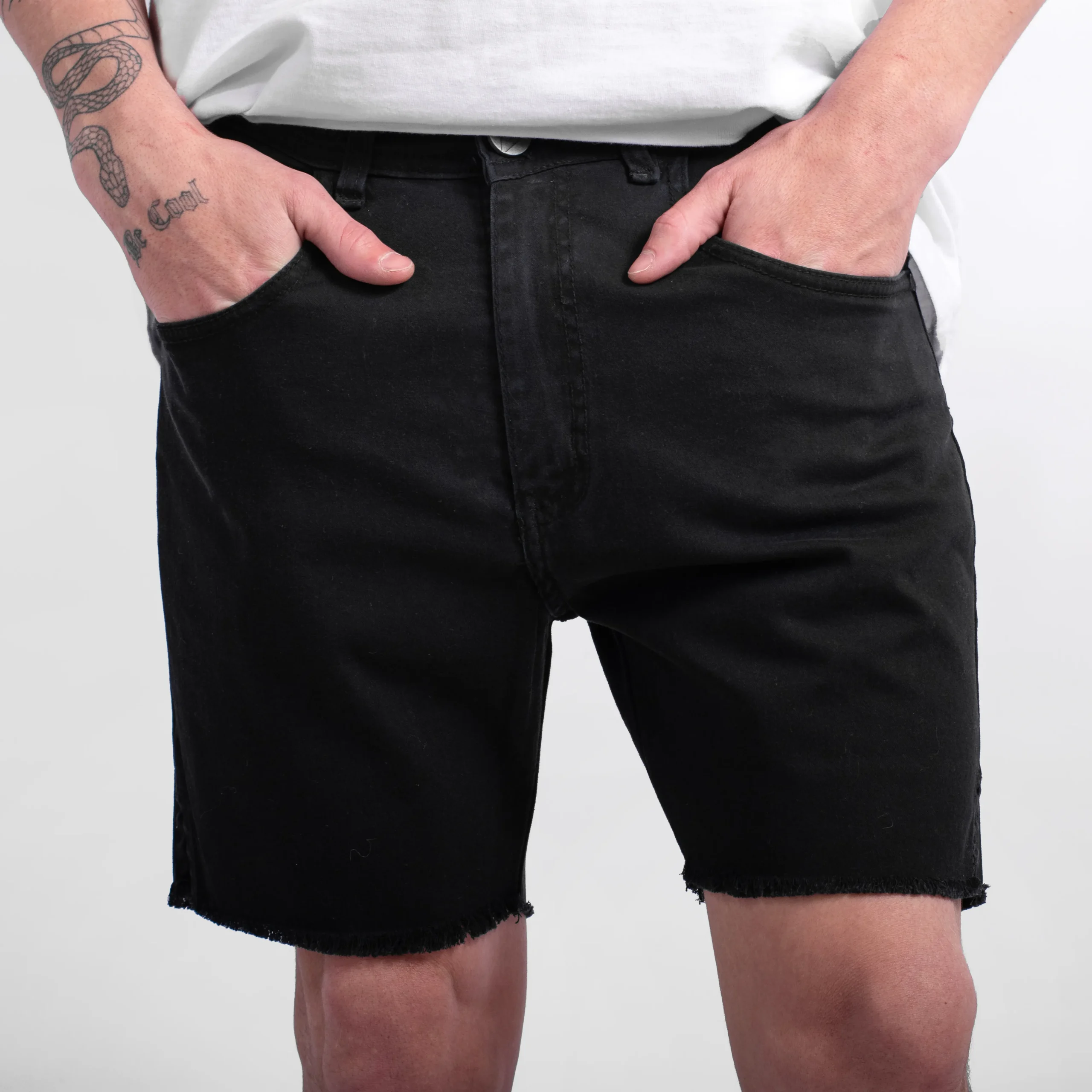 Alternative view of AKSEL SKINNY